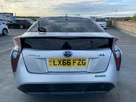 2017-toyota-prius-small-16