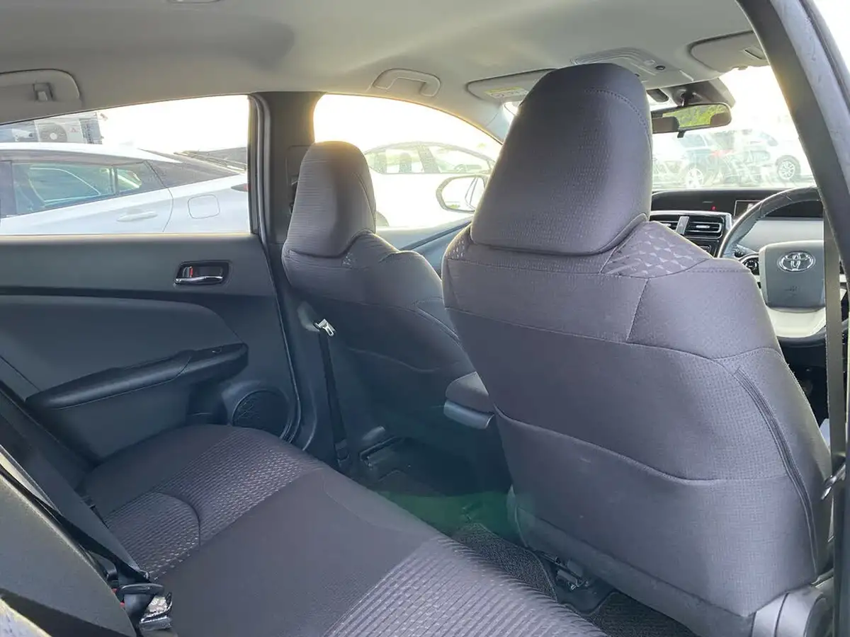 2017-toyota-prius-big-29