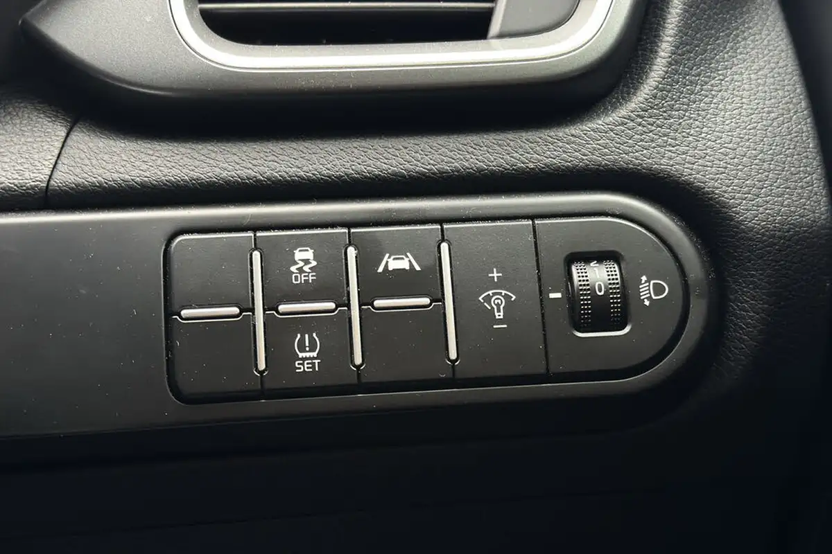2024-kia-xceed-15-t-gdi-2-138bhp-big-32