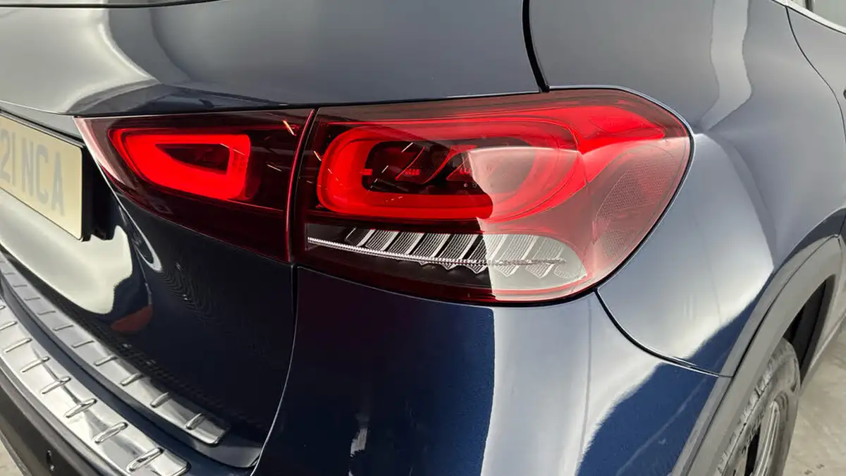 2021-mercedes-benz-gla-class-20d-gla-200d-sport-executive-big-24
