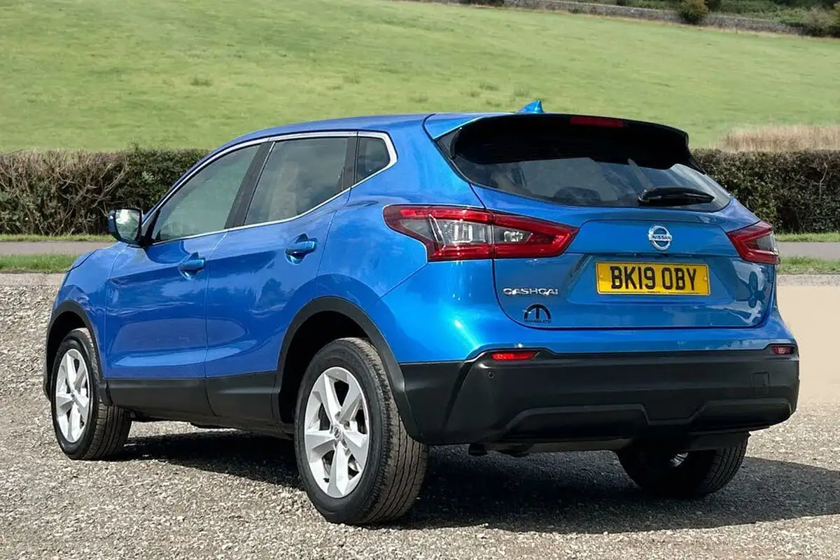 2019-nissan-qashqai-15dci-acenta-premium-heat-pack-big-2