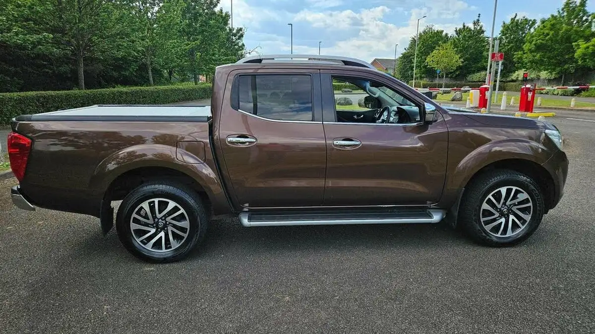 2017-nissan-navara-23dci-tekna-big-8