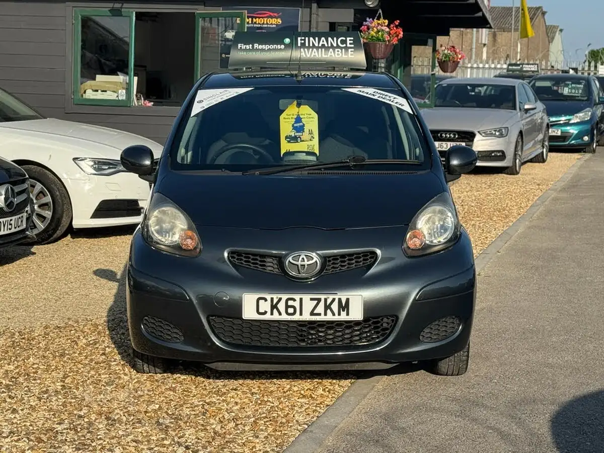 2012-toyota-aygo-10-aygo-go-5d-big-45