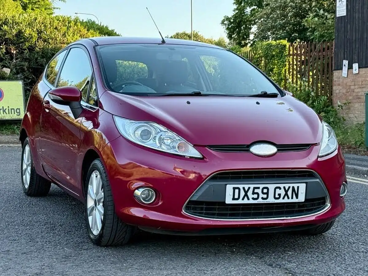 2010-ford-fiesta-125-zetec-3d-big-15