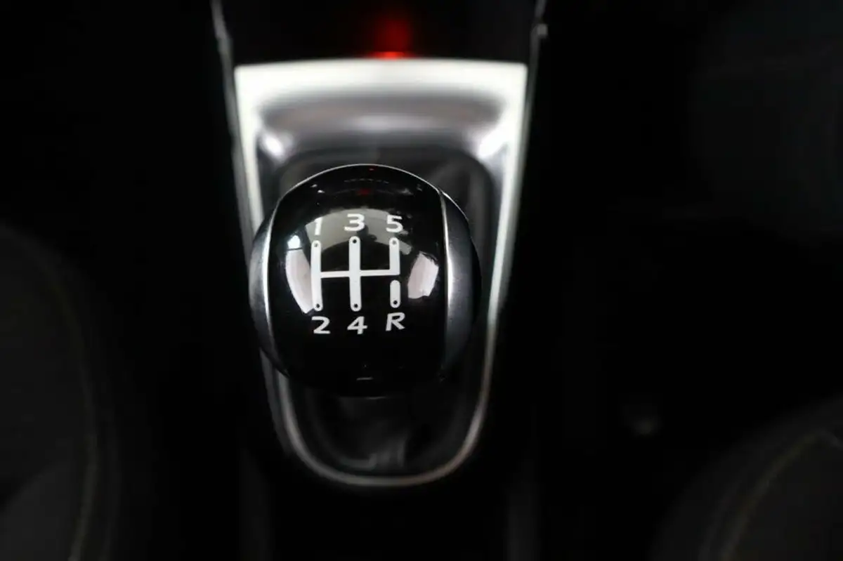2014-citroen-ds3-cabrio-16e-hdi-dstyle-plus-big-19