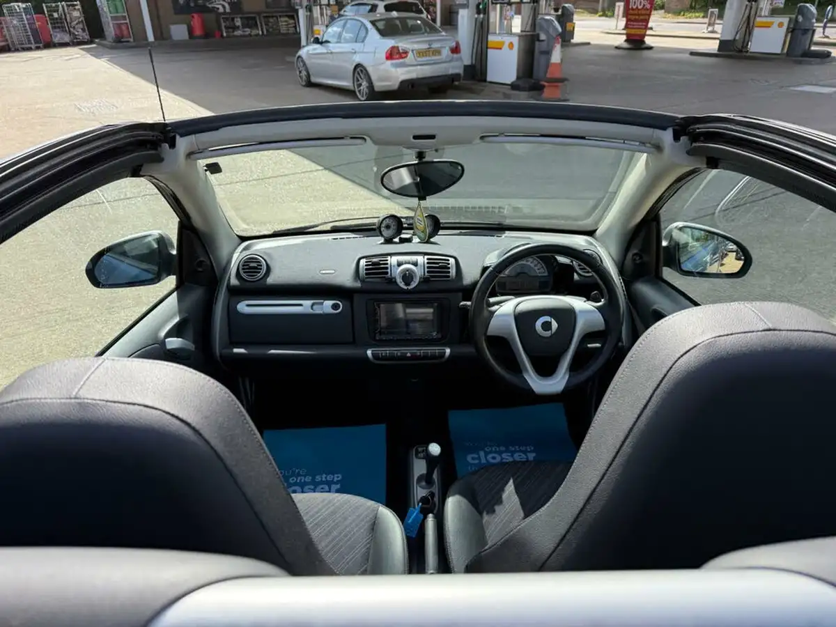 2011-smart-fortwo-10-pulse-71bhp-cabriolet-softouch-big-2