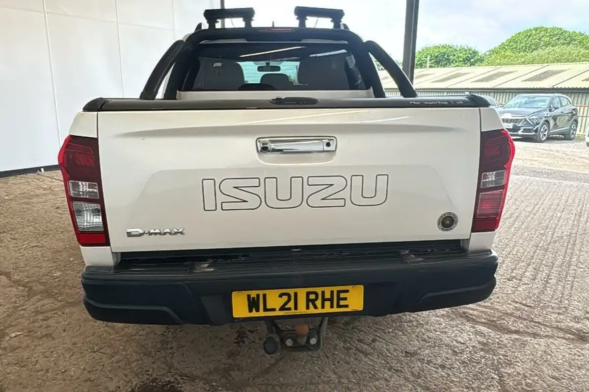 2020-isuzu-d-max-19td-blade-big-7
