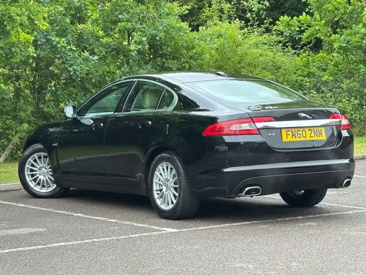 2010-jaguar-xf-30-luxury-big-3