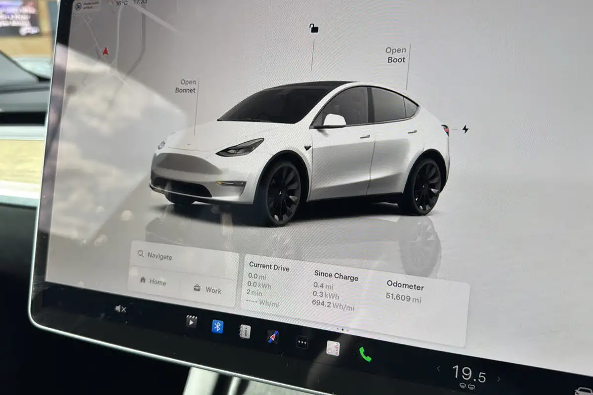2022-tesla-model-y-e-long-range-big-43
