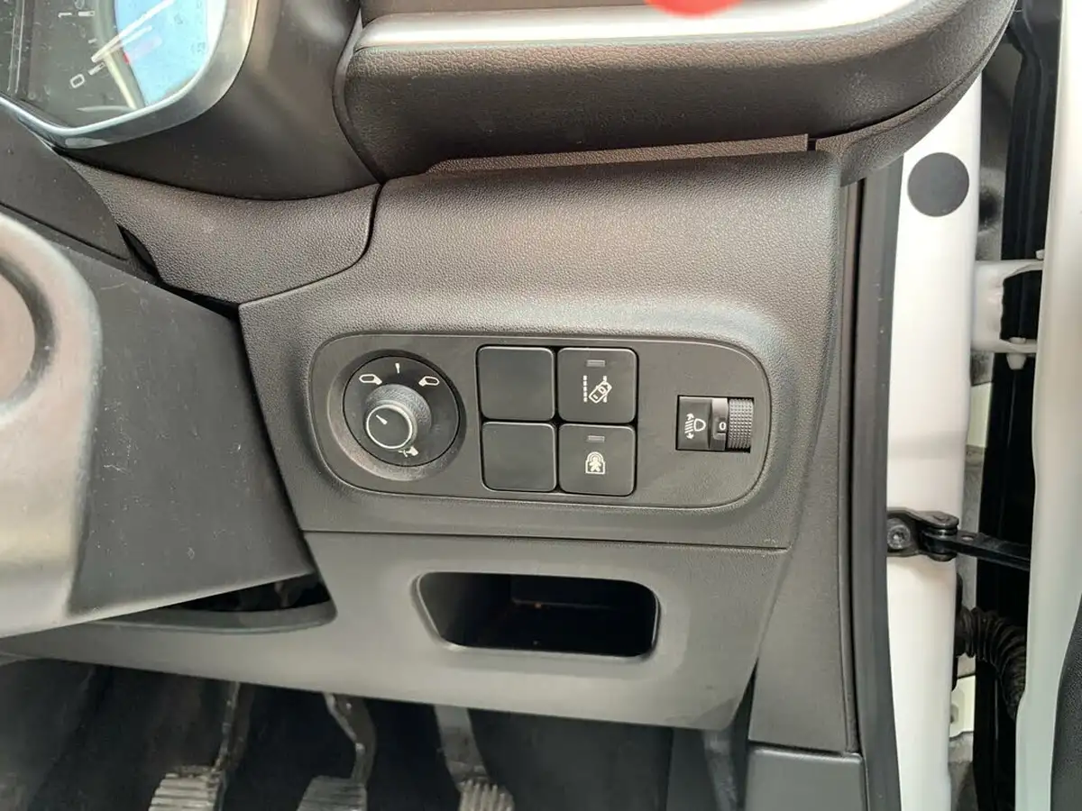 2018-citroen-c3-12-puretech-flair-82ps-big-20
