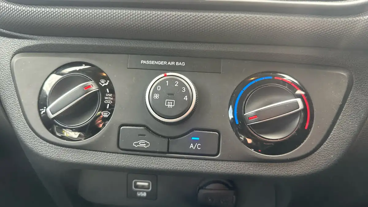 2022-hyundai-i10-12-se-connect-auto-big-25