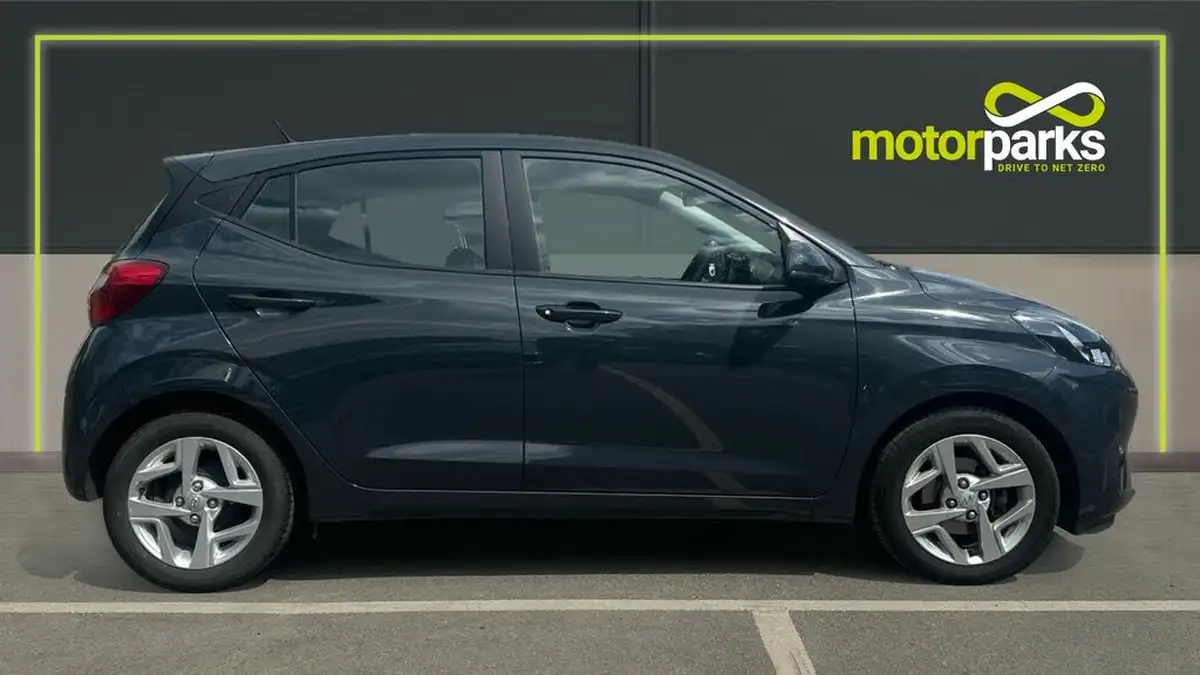 2022-hyundai-i10-12-se-connect-auto-big-1