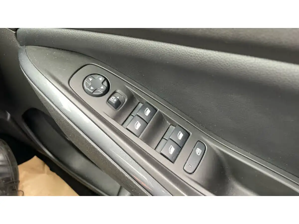 2019-vauxhall-grandland-x-12-sport-nav-big-25