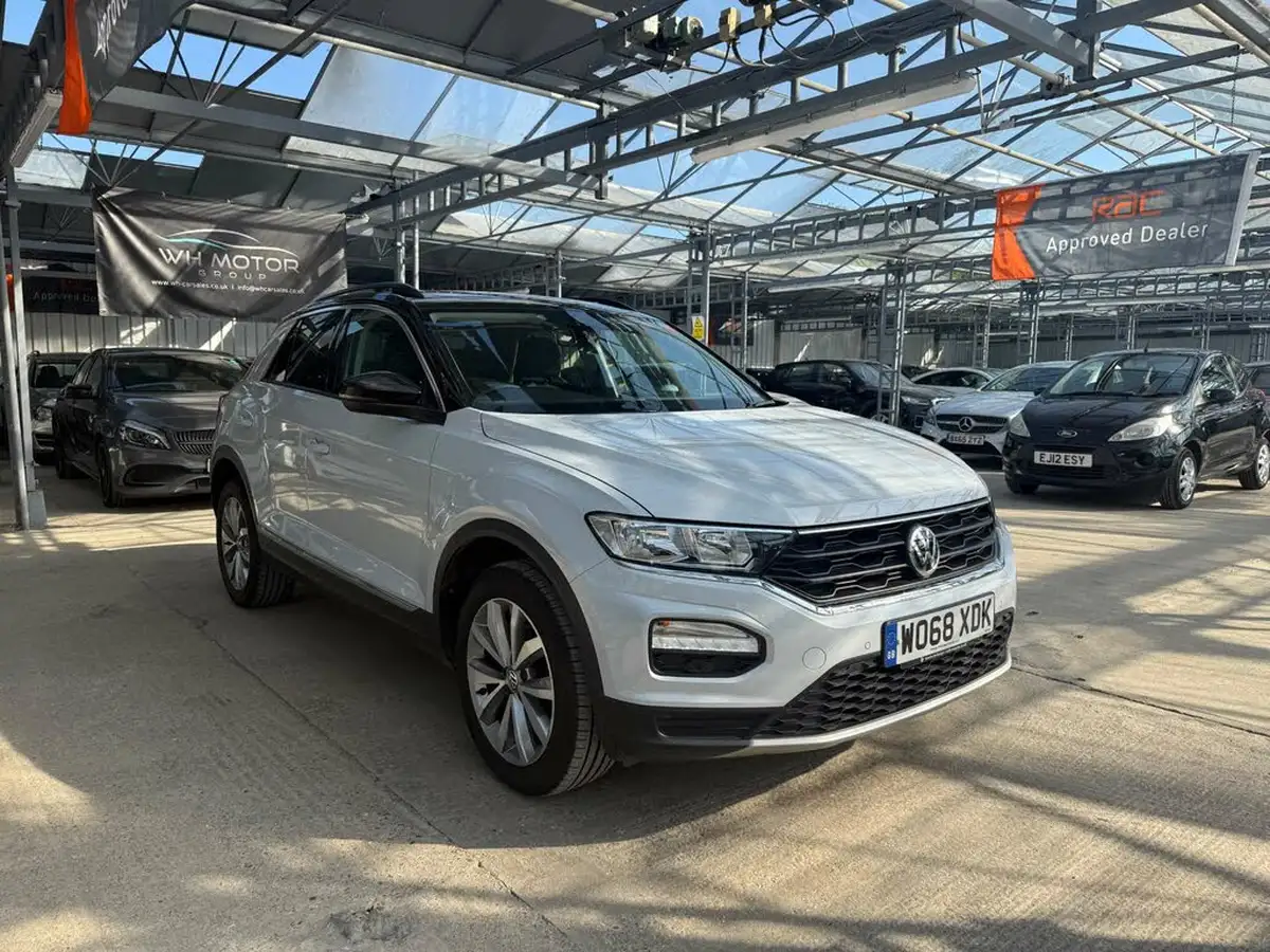 2019-volkswagen-t-roc-15-tsi-design-big-2