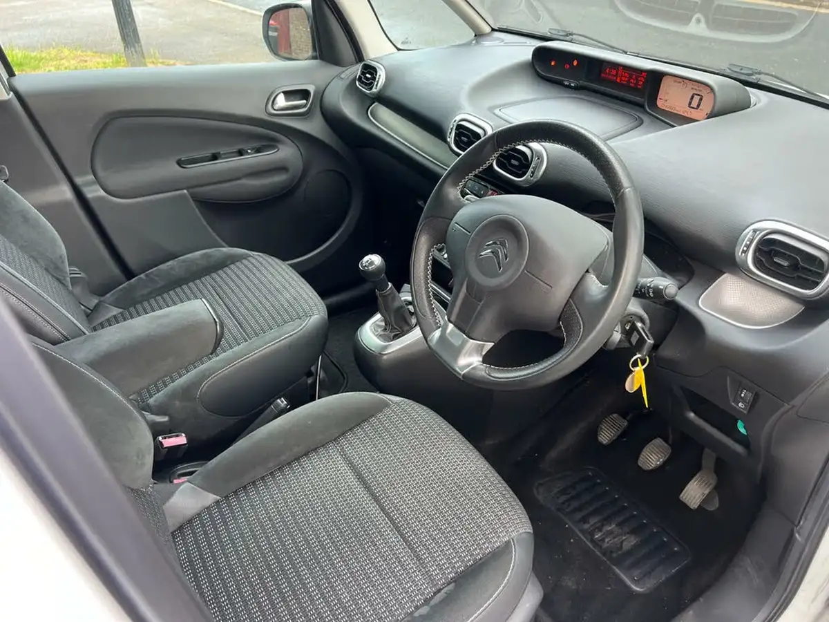 2016-citroen-c3-picasso-12-puretech-platinum-big-7