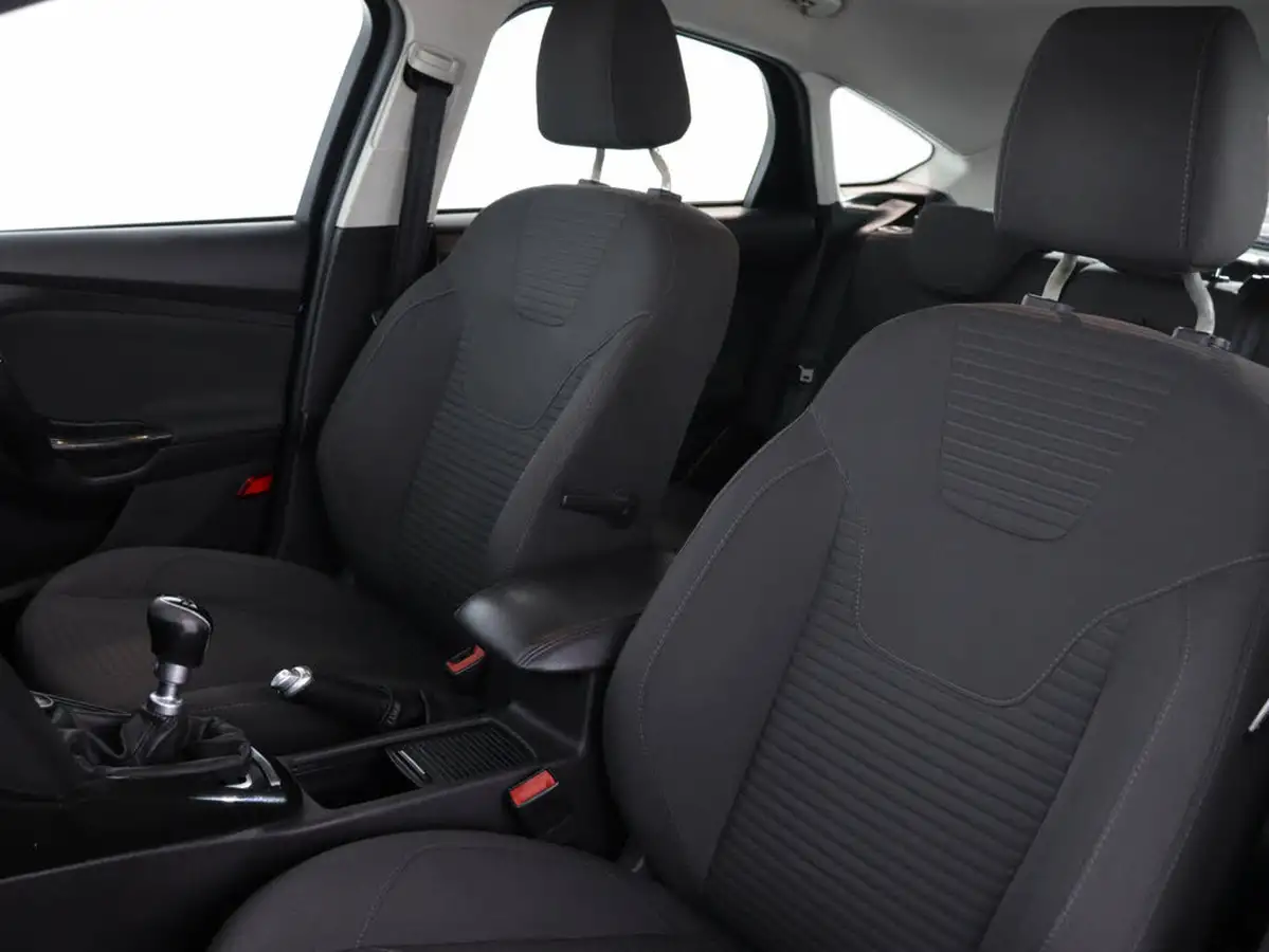 2015-ford-focus-15-titanium-hatchback-big-41