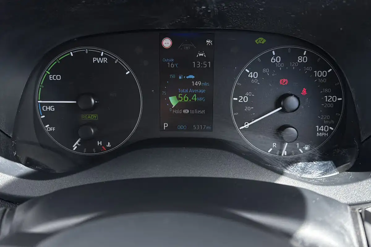 2024-mazda-mazda2-15-centre-line-big-12