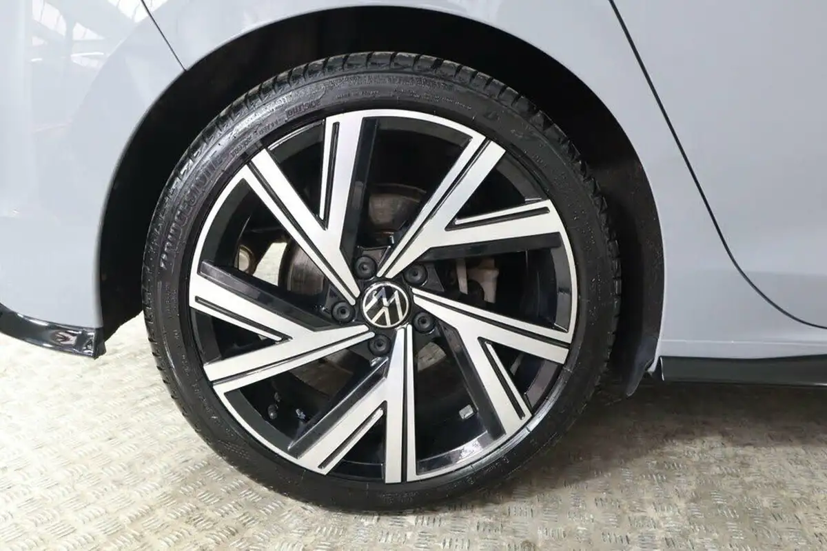 2022-volkswagen-golf-15-etsi-r-line-150ps-hatchback-big-28