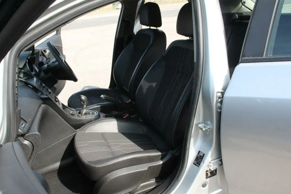 2012-vauxhall-astra-16-active-16v-vvt-big-17