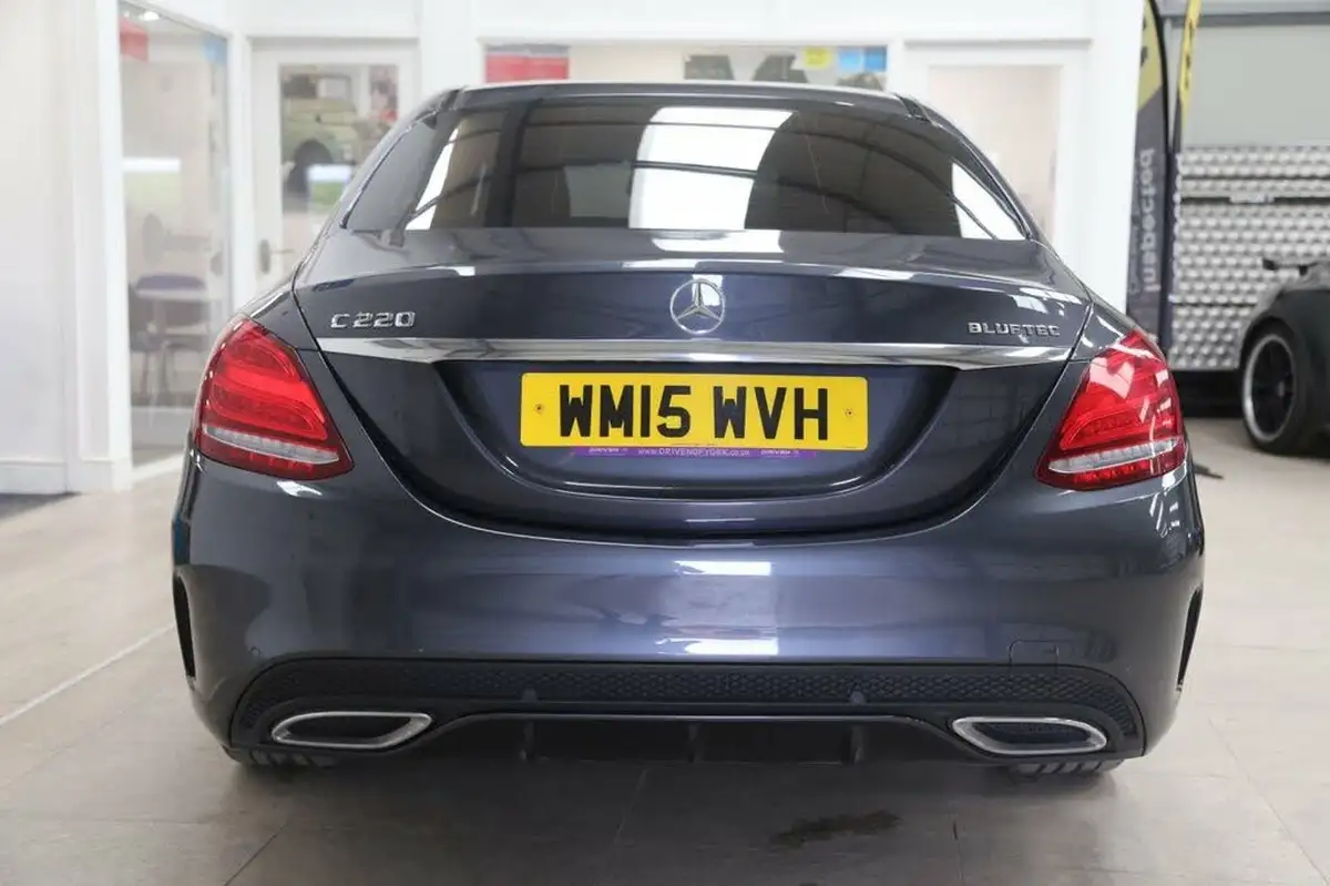 2015-mercedes-benz-c-class-21cdi-c220-amg-line-ss-saloon-4d-big-16