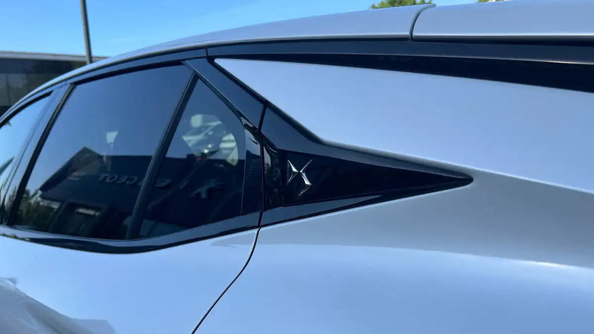 2024-ds-ds-4-e-tense-performance-line-nav-big-16