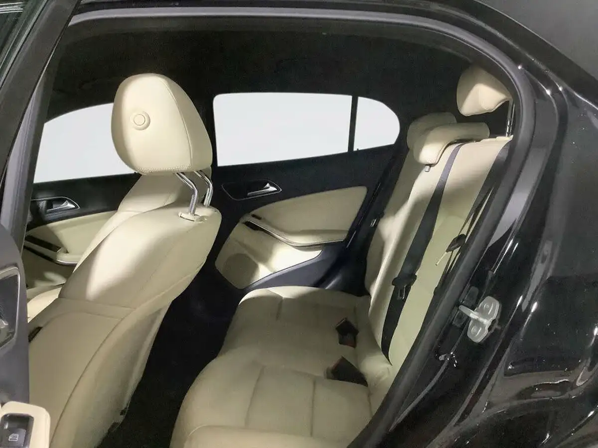 2017-mercedes-benz-gla-class-21d-gla-200d-sport-executivess-big-14