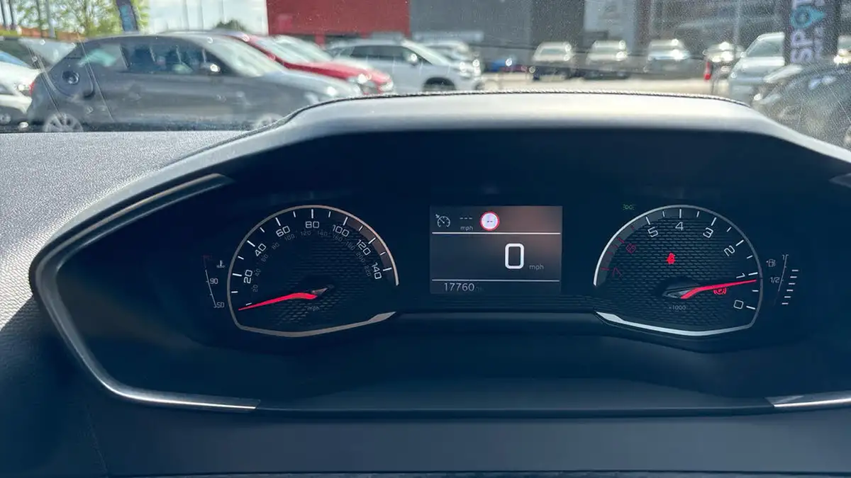 2021-peugeot-208-12-puretech-allure-100bhp-big-12