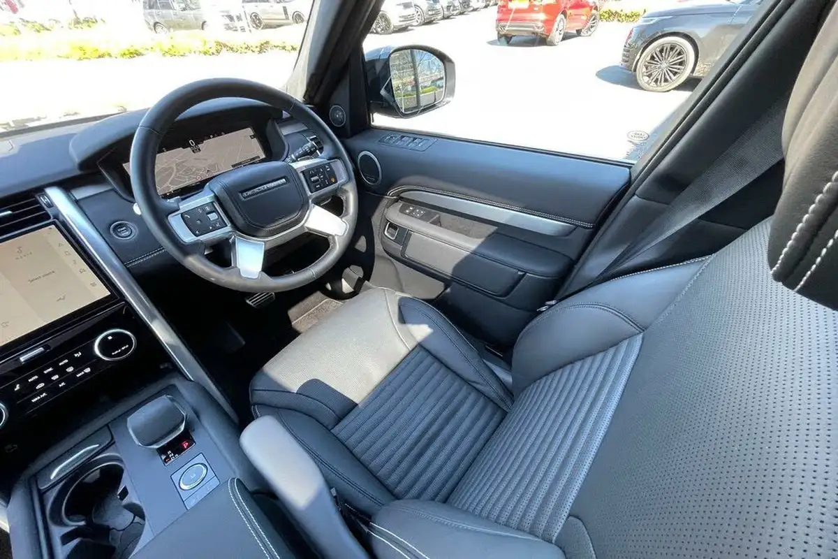 2024-land-rover-discovery-30-d350-dynamic-hse-big-13
