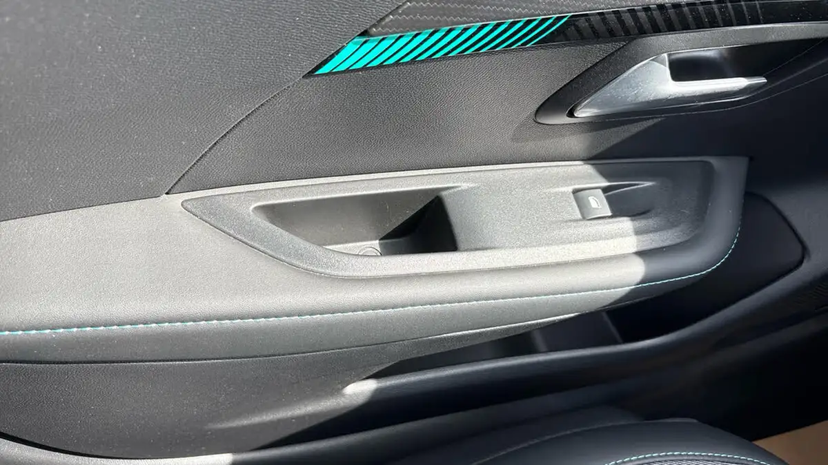 2021-peugeot-208-12-puretech-allure-100bhp-big-36