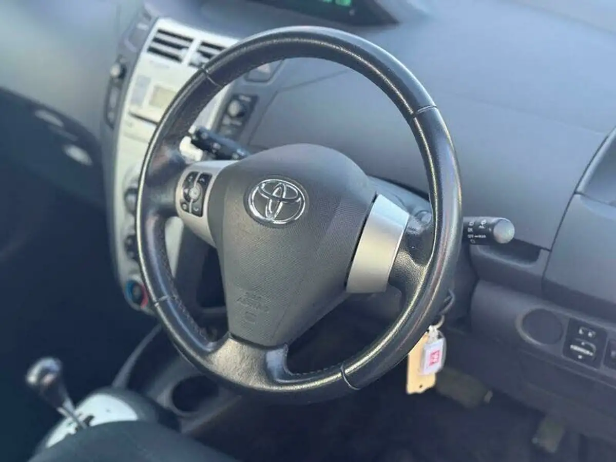 2008-toyota-yaris-13-t3-5d-mmt-big-20