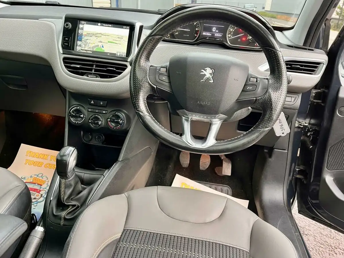 2016-peugeot-208-12-puretech-allure-82bhp-3d-big-9
