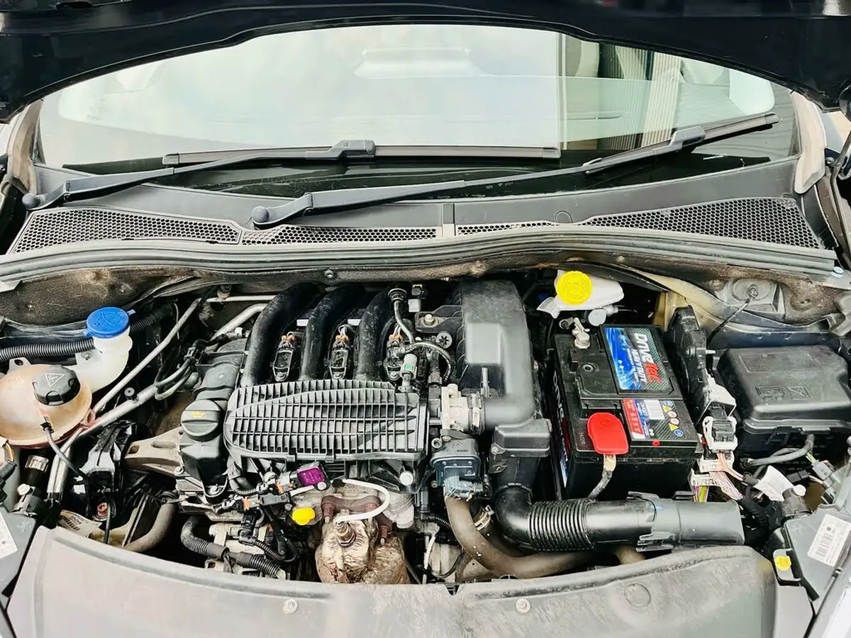 2016-peugeot-208-12-puretech-allure-82bhp-3d-big-33
