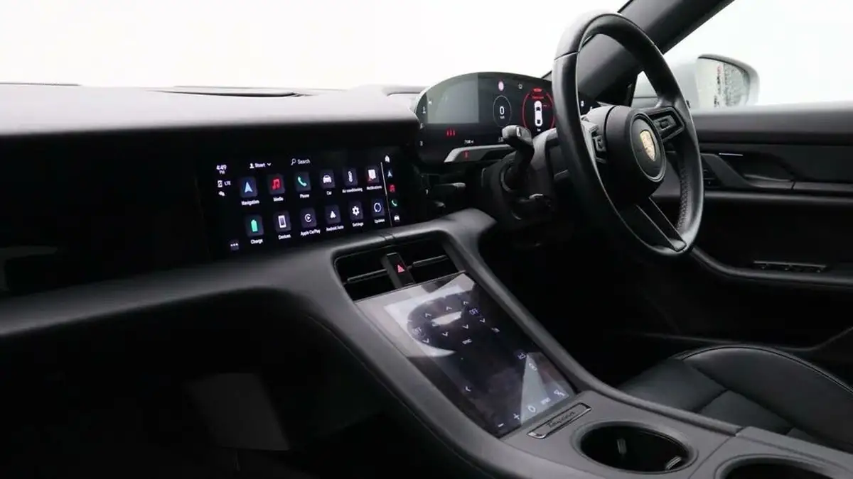 2021-porsche-taycan-e-base-476ps-performance-battery-plus-big-4