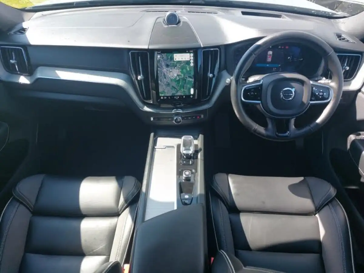 2024-volvo-xc60-20-t8-ultimate-dark-big-2