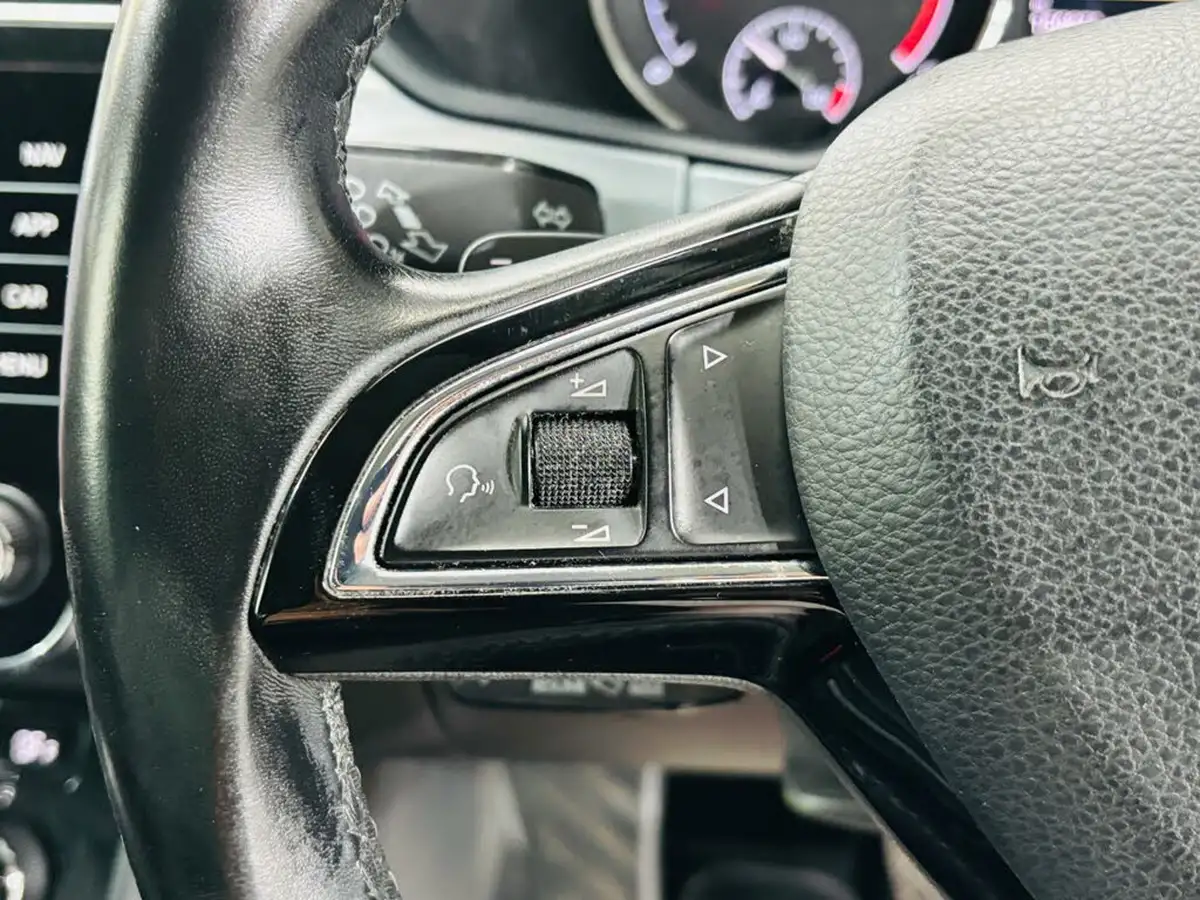 2018-skoda-superb-20tdi-scr-se-technology-estate-dsg-big-15