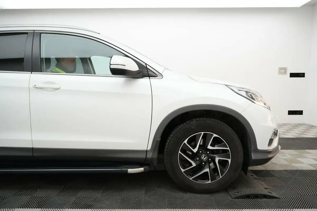 2016-honda-cr-v-16i-dtec-se-plus-160ps-4x4-auto-big-2