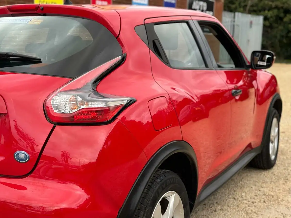 2015-nissan-juke-16-visia-big-23