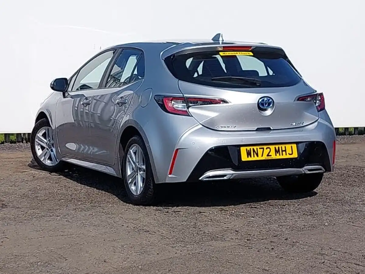 2022-toyota-corolla-20-vvt-i-icon-tech-hatchback-big-1