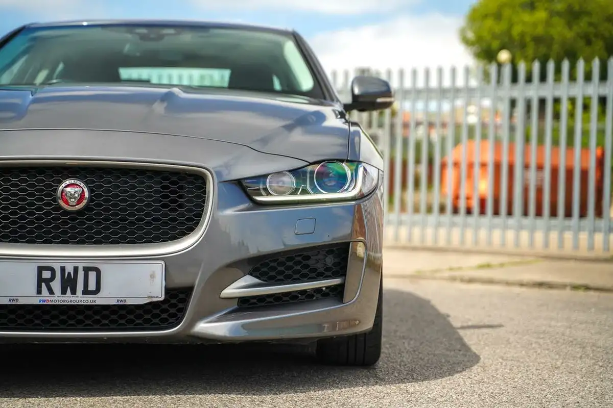 2017-jaguar-xe-20d-r-sport-163ps-ss-1999cc-big-15