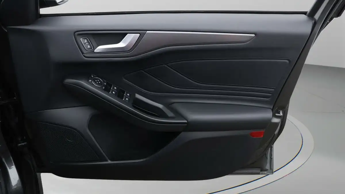 2019-ford-focus-15t-titanium-x-hatchback-big-14