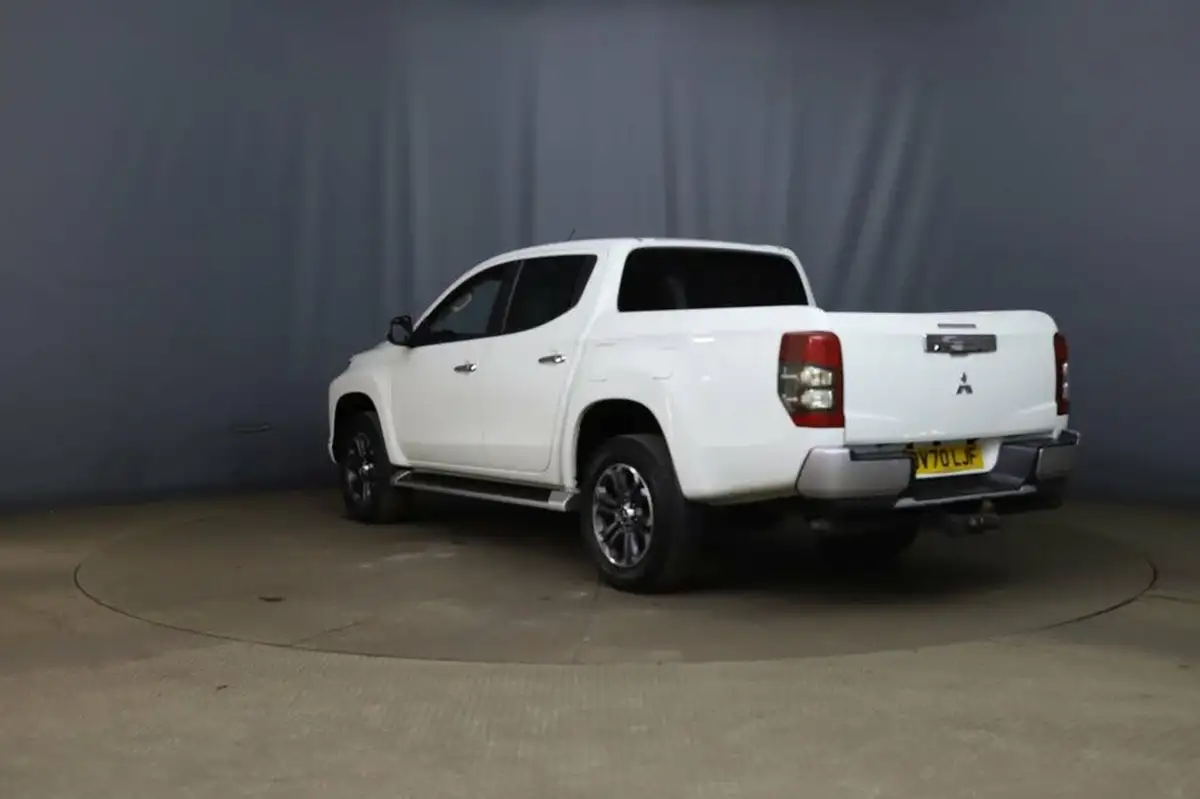 2020-mitsubishi-l200-22di-d-barbarian-x-big-5