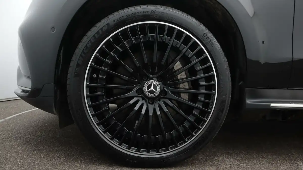 2022-mercedes-benz-eqc-e-eqc-400-amg-line-premium-plus-big-18