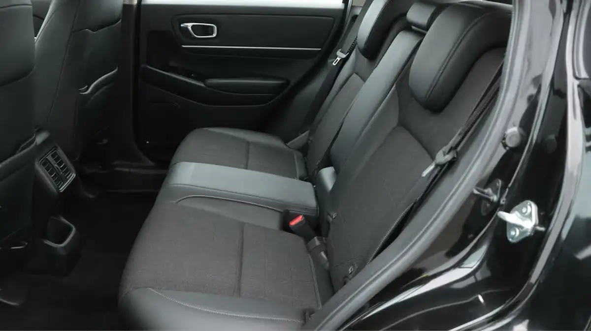 2022-honda-hr-v-15-i-mmd-advance-big-16