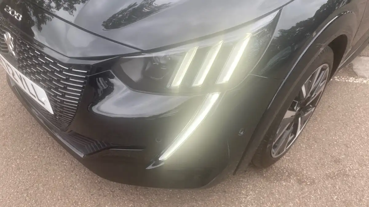 2022-peugeot-208-12-puretech-gt-100ps-big-41