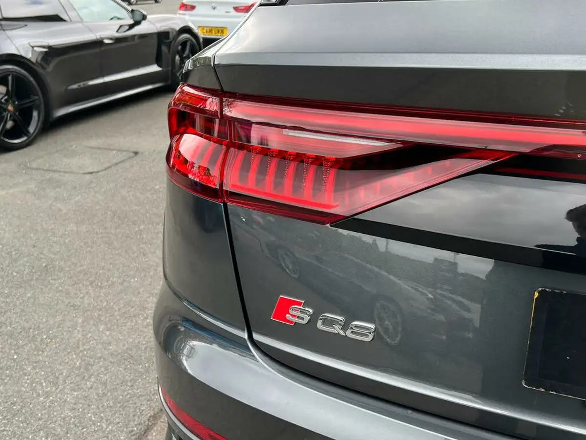 2020-audi-sq8-40tdi-big-77