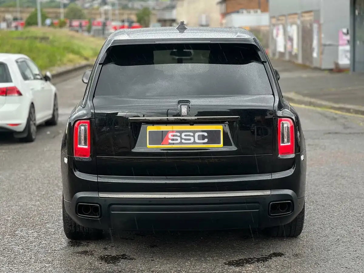 2020-rolls-royce-cullinan-675-black-badge-big-11