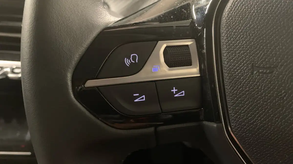 2024-peugeot-208-e-e-style-big-22