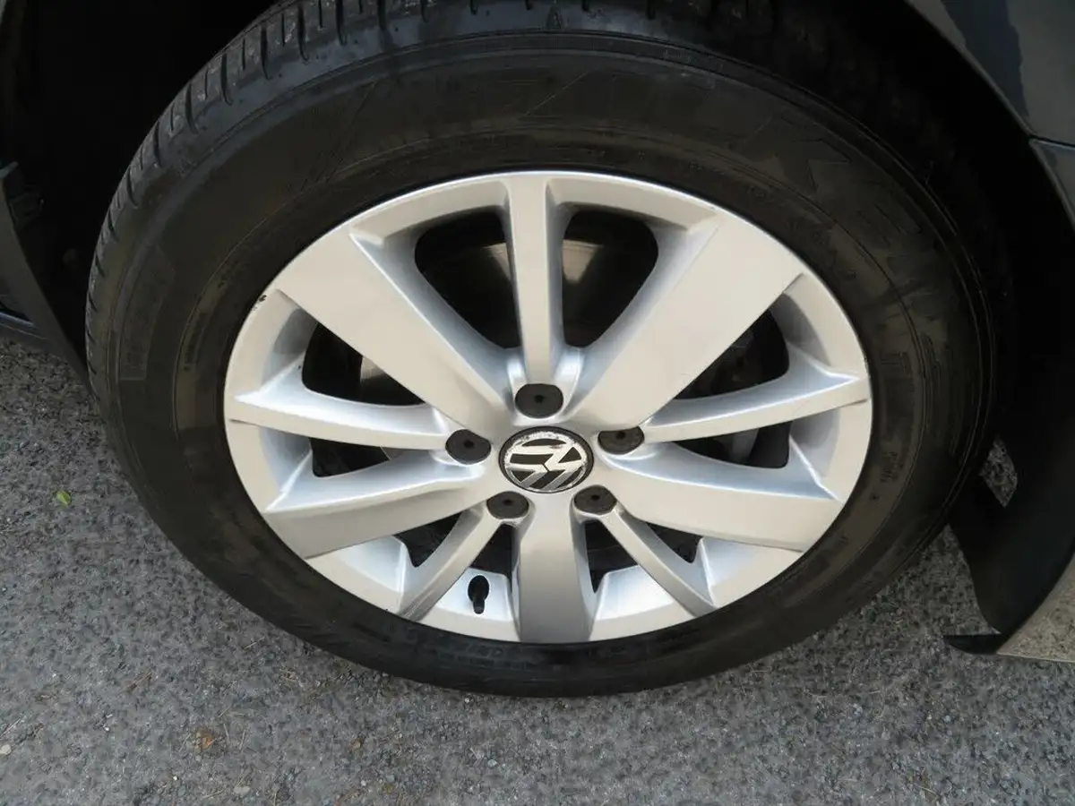 2012-volkswagen-golf-14-match-5d-big-37