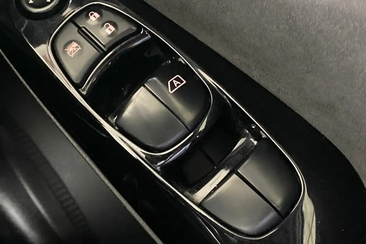 2021-nissan-juke-10-dig-t-tekna-dct-big-38