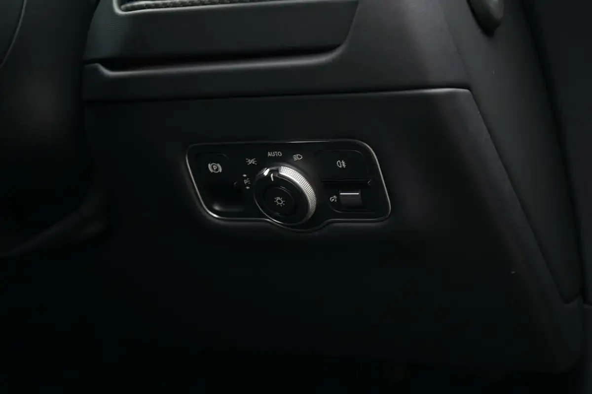 2024-aston-martin-db12-40-v8-auto-euro-6-ss-2dr-big-19